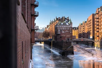Speicherstadt mit Wasserschloss im Schnee / Hamburg im Winter © alexkmedia