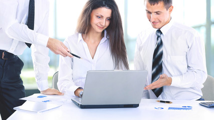 Obraz premium smiling female boss talking