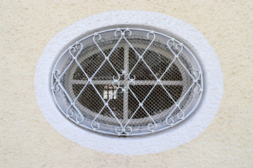 Latticed windows protect against burglars
