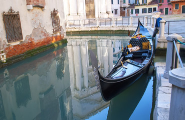 Obraz na płótnie Canvas Traditional gondola in Venice