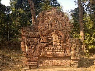 Obraz premium Cambodia Architecture. Bas-relief. Wall Carving in Angkor Wat Complex . Famous Landmark.