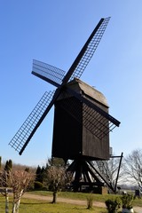 Windm&uuml;hle auf dem T&ouml;nisberg (NRW, Niederrhein), seltene komplett drehbare Kastenbockm&uuml;hle aus Holz von 1802