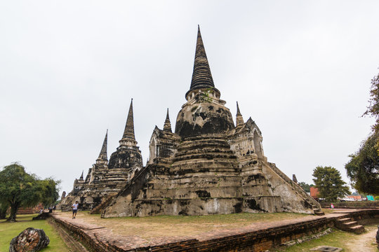 Wat Phra Si Sanphet Ayutthaya -Ayutthaya Historical Park has been considered a World Heritage Site on December 13th, 2534 in the historic city of Ayutthaya.