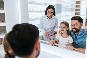 Dad with daughter in ophthalmology clinic