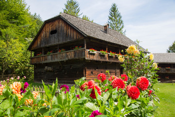altes Bauernhaus in den Alpen