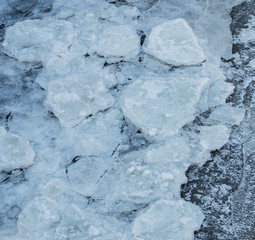 Ice floes in the port of Hamburg
