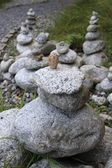 Cairn. Monticule de pierres. Cairn. Stone mound.