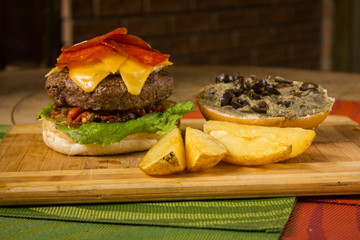 Hamburguesa con aceitunas