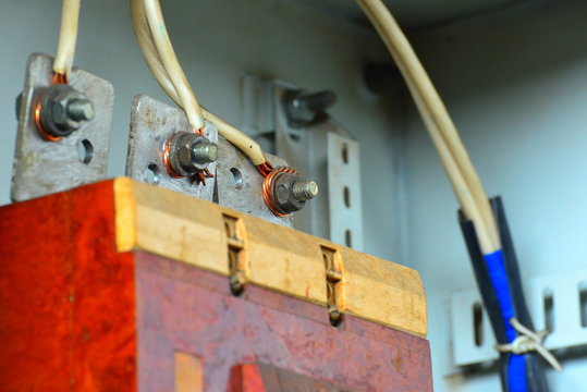 Voltage switch of voltage, brown with wires and clamp.