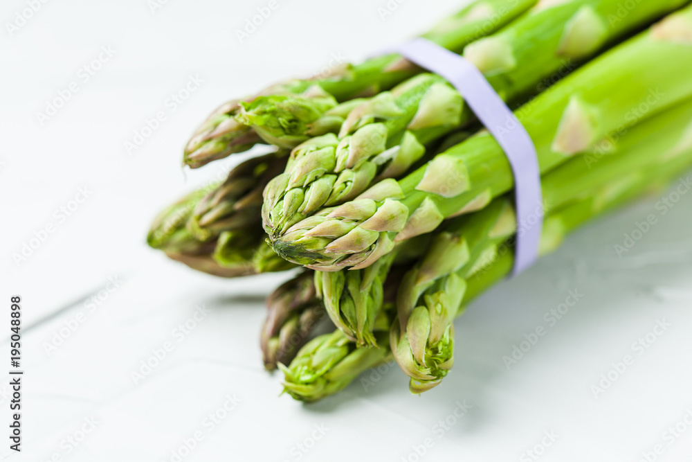 Wall mural Asparagus bunch close up