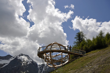 begehbare sonnenuhr auf dem elfer im stubaital
