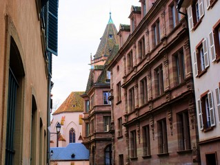 Fototapeta na wymiar Elements to ancient architecture in the city of Strasbourg