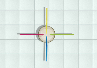 Milchglas mit vier Strohhalmen