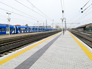 Naklejka premium Train tracks perspective view