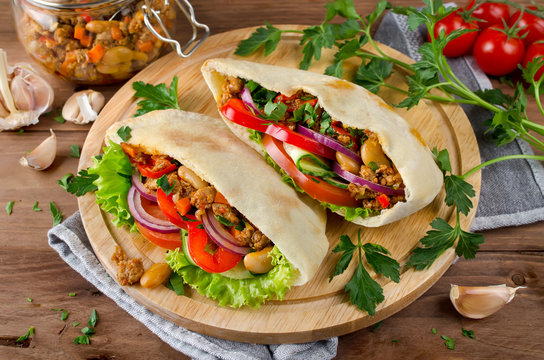 Pita bread sandwiches with meat, beans and vegetables