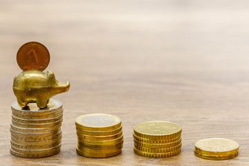 Glückspfennig im Sparschwein