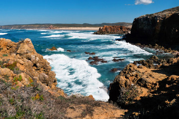 Fototapeta na wymiar rough coast at Carrapateira with Praia da Bordeira in the background