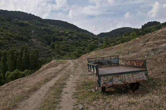 Boş trakt&ouml;r kasası