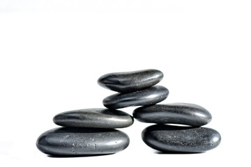 Massage stones. Czarne kamienie bazaltowe, układ warstwowy-piramidka
