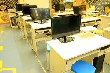 Computer classroom, Internet cafe.