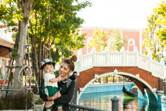 The boy and momy with the happiness