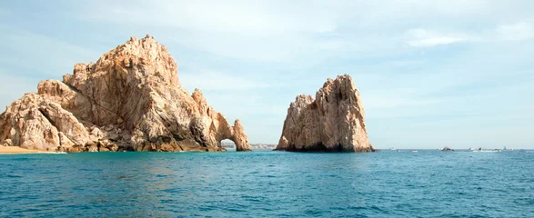 Fototapeten Los Arcos / The Arch at Lands End as seen from the Pacific Ocean at Cabo San Lucas in Baja California Mexico BCS © htrnr