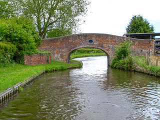 Fototapeta na wymiar Bridge 74 near Coven on the Staffordshire and Worcestershire Canal in Staffordshire, England.