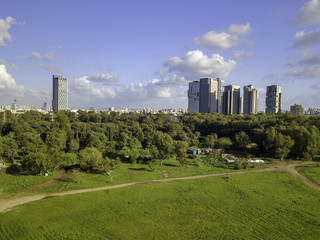 Fototapeta premium Tel Aviv Cityscape HaYarkon Park
