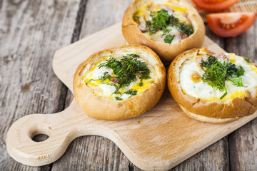 Scrambled eggs with cheese and bacon
