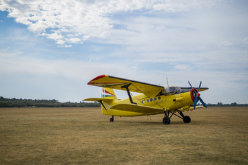 Obraz na płótnie Canvas Antonov 2 preparing for takeoff