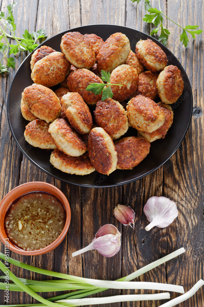 Poster hot meat cutlets on black plate