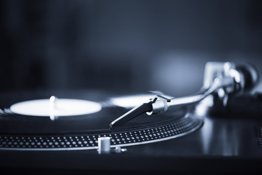 Turntable with black record and headshell