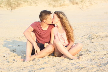 Fototapeta na wymiar Love couple at the beach