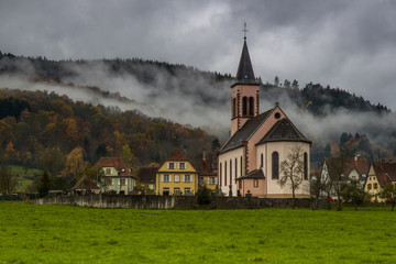 Fototapeta na wymiar The mist at the Vosges village church