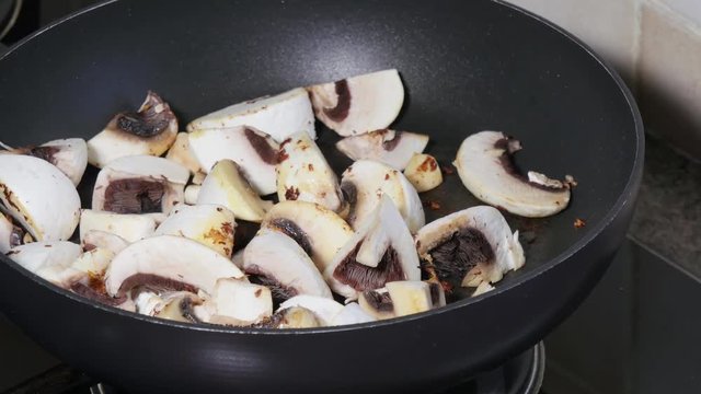 cooking Paris mushrooms to the pan