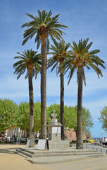 Fototapeta na wymiar Historic centre of the Corsican town L'Ile Rousse