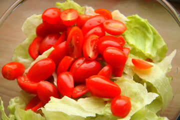 green salad and tomato