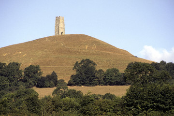 Fototapeta na wymiar England, Somerset, the historic landmark of Glastonbury Tor