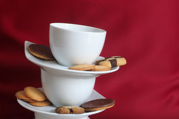 Kekse und Kaffeetassen