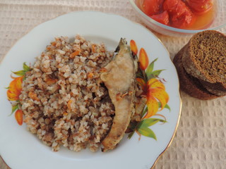 fried fish with buckwheat and tomatoes