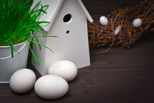 Easter wreath with a birdhouse and eggs