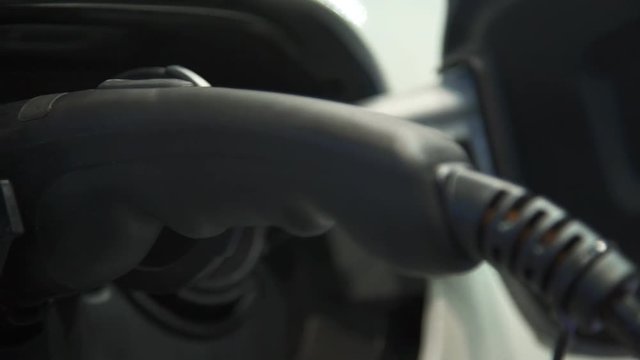 Charging the battery of an electric car