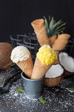 Eiscreme in Waffeltuete