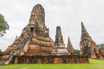 Fototapeta na wymiar Wat Chaiwatthanaram is a Buddhist temple in the city of Ayutthaya Historical Park, Thailand