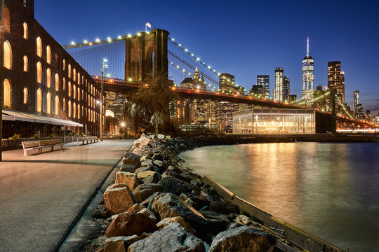 Brooklyn Bridge Park riverfront at twilight with view on the skyscrapers of Lower Manhattan and the Brooklyn Bridge. Brooklyn, Manhattan, New York City