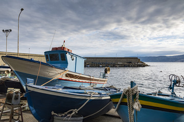 Barche da pesca nel borgo di Chianalea a Scilla, provincia di Reggio Calabria IT	