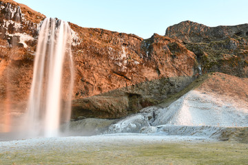 Iceland waterfall Seljalandsfoss アイスランド セリャラントスフォス 南部観光 裏見 滝