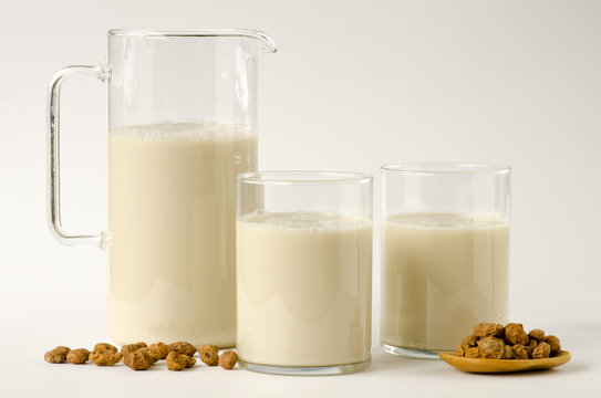 Tiger nut milk. Horchata de chufa.