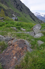 felsen und kleine kapelle bei der oberrissalm