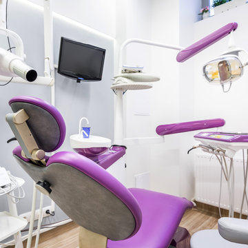 Dental unit with violet chair